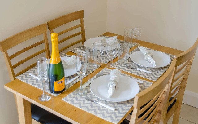 Giant Serviced Apartments
