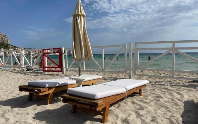 Awa Mondello