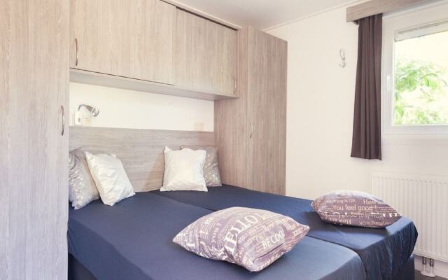 Comfy chalet with a dishwasher, directly on a pond