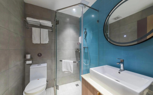 Homeinn Hotel (Nanjing Olympic Sports Center Xincheng Technology Park Subway Station)