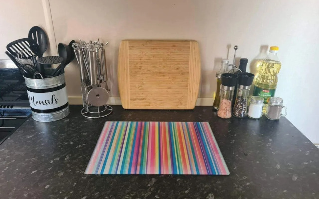 2 Bed Lodge - Sleeps 5 - Parking - Pets - Wifi