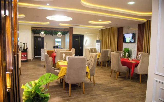 Modelo Hotel and Suites