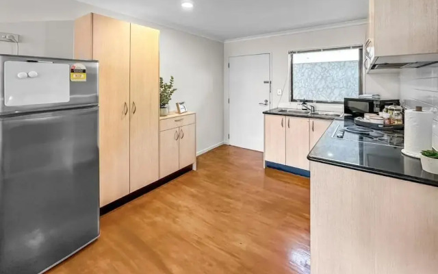 Cozy 2-Bedroom Retreat Steps From Sky Tower
