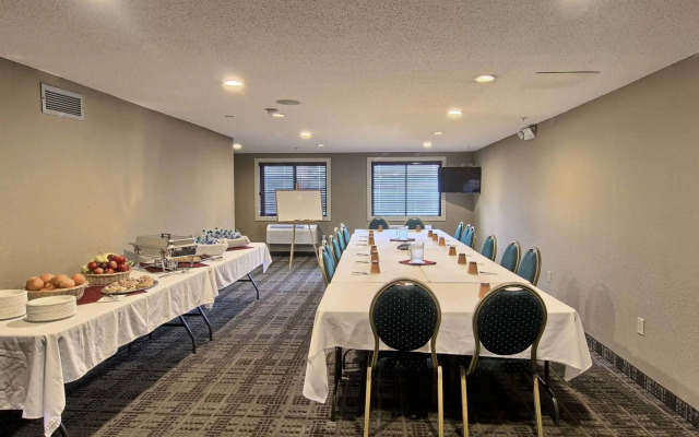 Blossom Hotel & Suites Traverse City