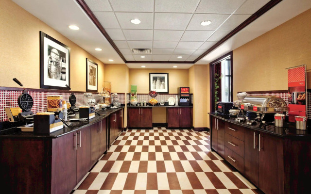 Hampton Inn & Suites Millington