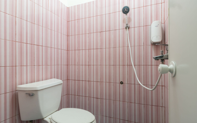 RedDoorz near Pondok Indah Water Park