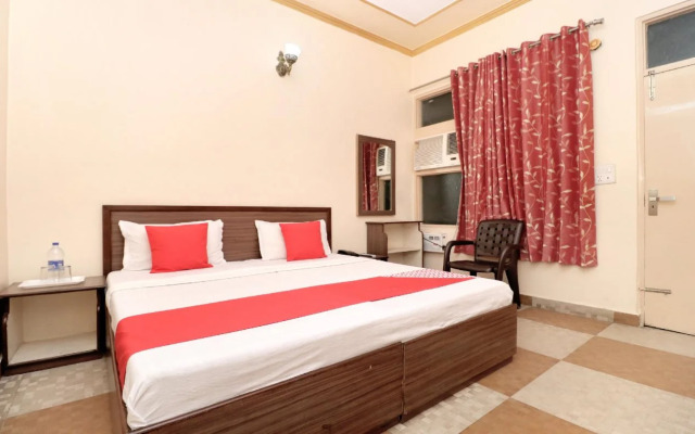 Oyo 27893 Sita Niwas Parking