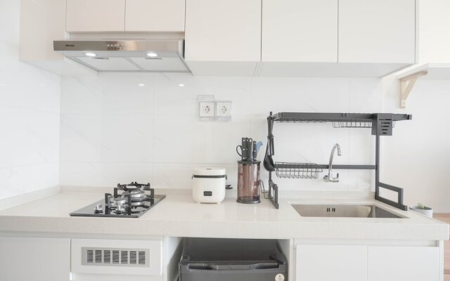 Warm And Cozy Stay Studio At Sky House Bsd Apartment