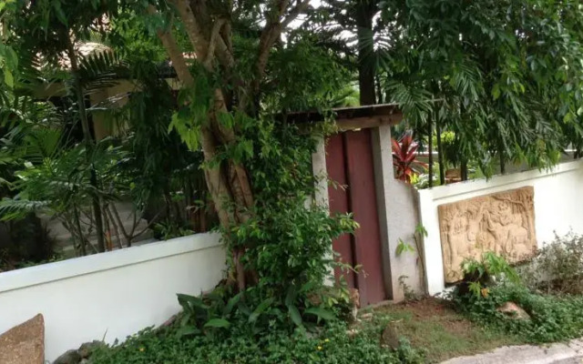 Chaweng Bungalow with Elephants