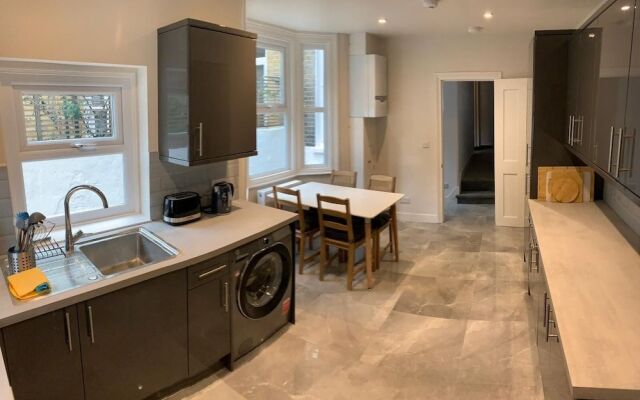 Very Large and Splendid Terrace House in London