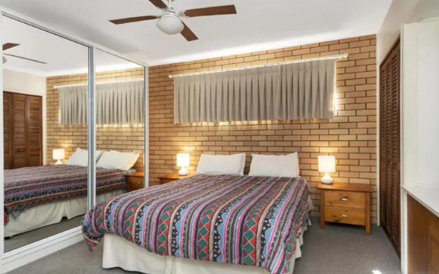 Ground floor air conditioned, fabulous waterviews overlooking Pumicestone Passage