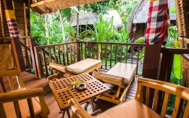 Alam Nusa Bungalow Huts and Spa