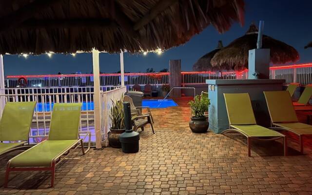 Rooftop Resort - Clothing Optional - Adult Only