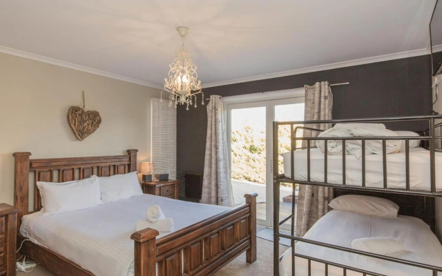 Oak & Barrel / 7 Twynam Street