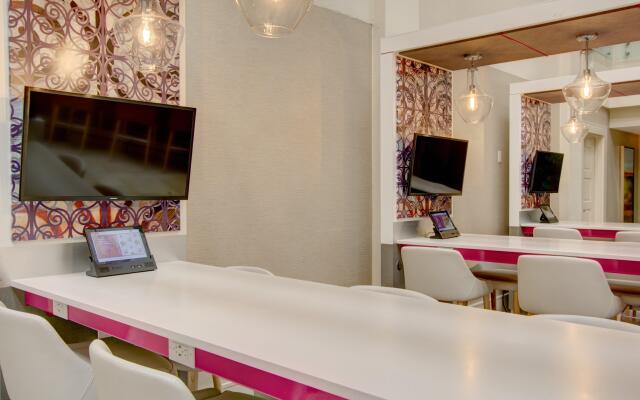 Crowne Plaza Charleston Airport - Conv Ctr by IHG