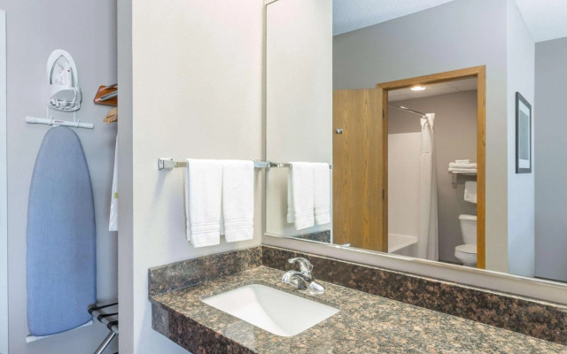 Holiday Inn Express & Suites Kingsville by IHG