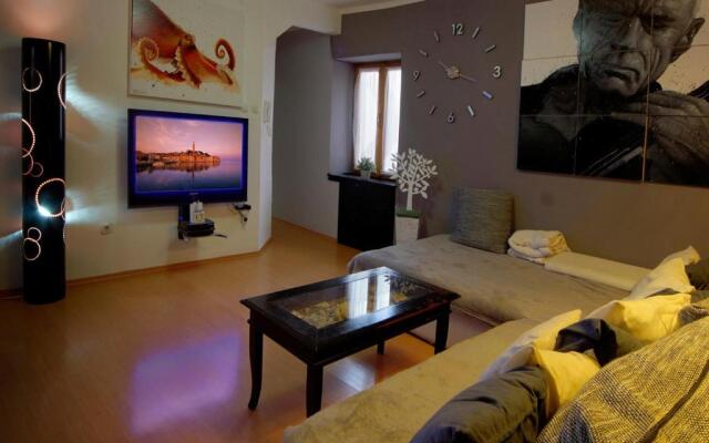 Old Town Art Apartment