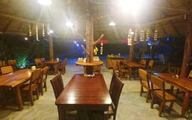 T and T House - Adults Only