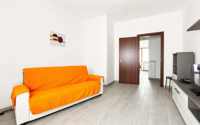 Renewed Balcony Flat With Green Garden