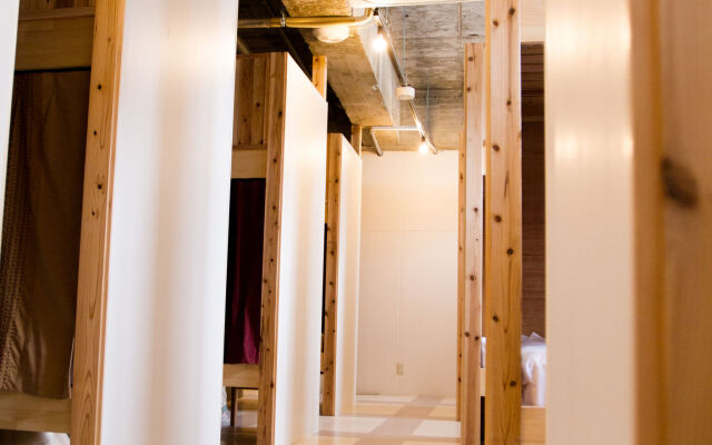 Hostel and Dining Tanga Table