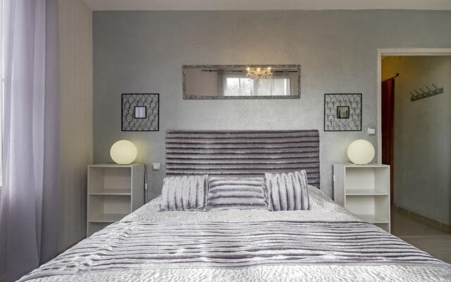 Enticing Holiday Home in Tulle with Garden