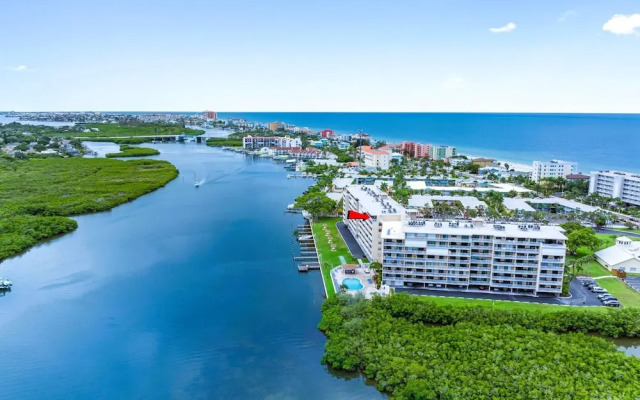 Bayshore Yacht & Tennis 806