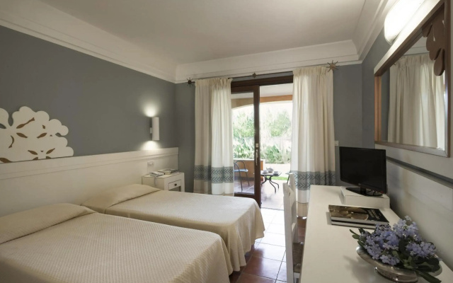 Lantana Resort Hotel & Apartments