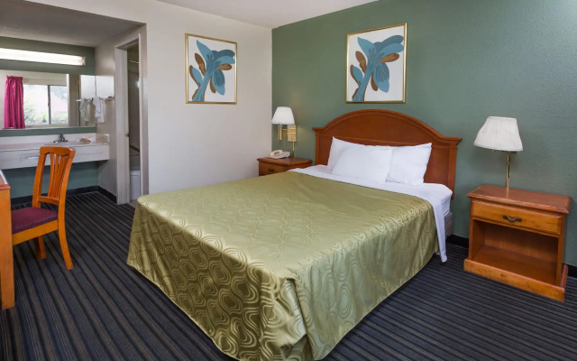 Days Inn - San Bernardino Riverside