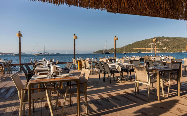 Daphnis Hotel