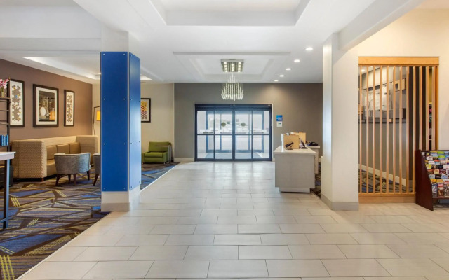 Holiday Inn Express Hotel & Suites Houston-Alvin by IHG