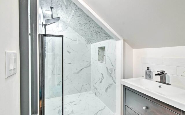 Fayetteville Apartment w/ Yard: Pets Welcome!