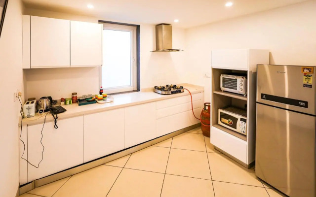 Fabhotel La Paz Stay B&B