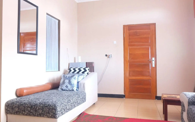 Lembur Incu Syariah Villa by ZUZU