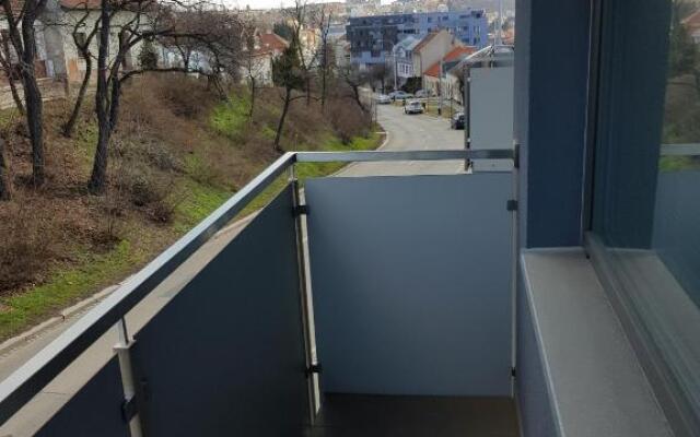 Newly Built Apartment 5 With Balcony Near Center