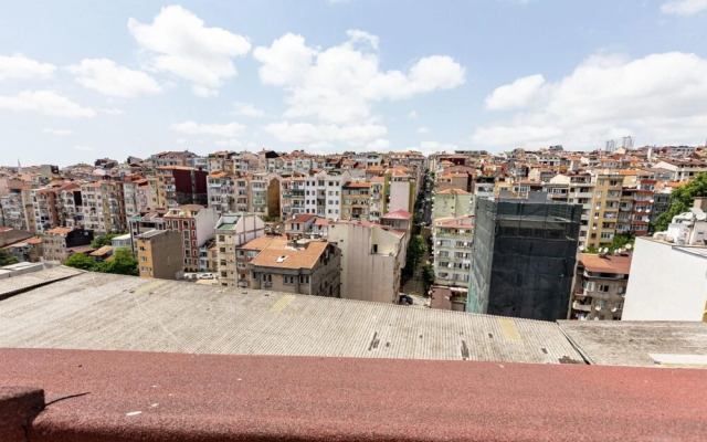 Central and Modern Flat With City View in Sisli