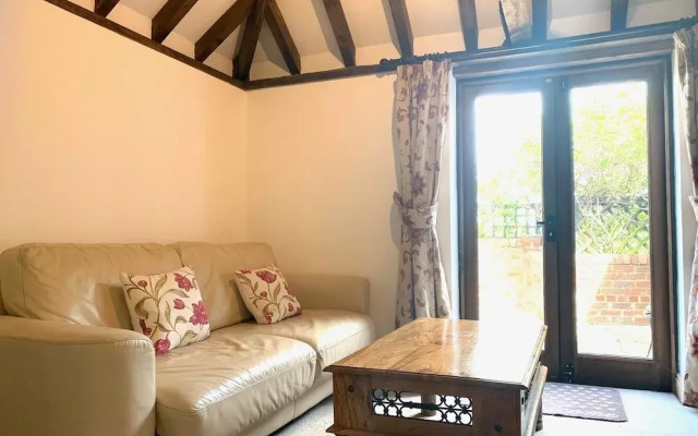 Stunning Estate Sleeps 22 Private Parking & Garden