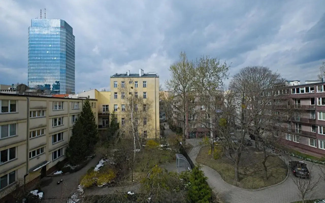 Luxurious 3BR APT Center