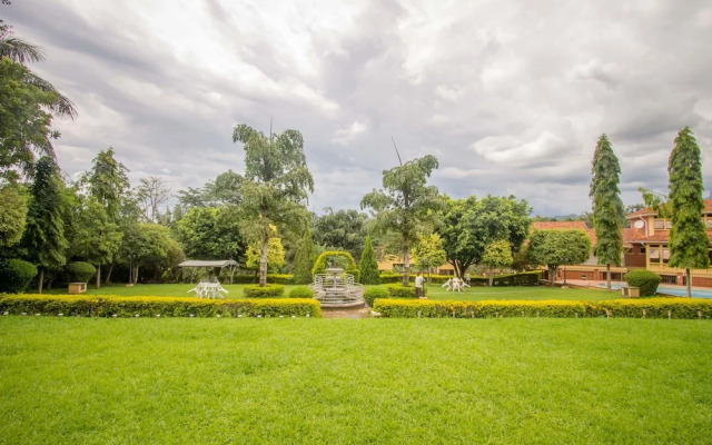 Crown Suites Hotel