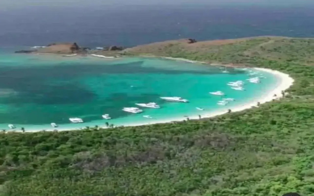 3 Bedroom Apt. close to main beaches/ attractions