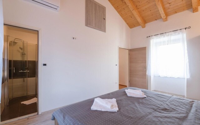 Awesome Home in Medulin With Wifi and 3 Bedrooms