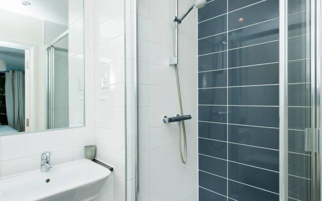Stylish & Bright 3BR Apartment With Terrace