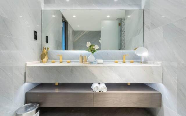 Five Palm Jumeirah Luxurious 2bdr Stunning Views