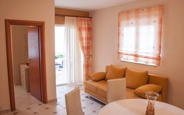 Karolinas - Parking - A1-yellow