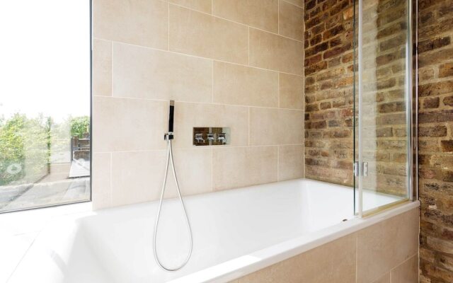 Pared-back Elegance