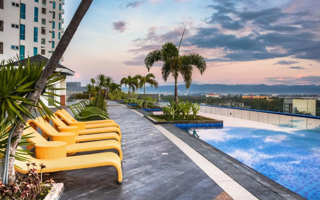 CSuites at 8 Newtown Residences