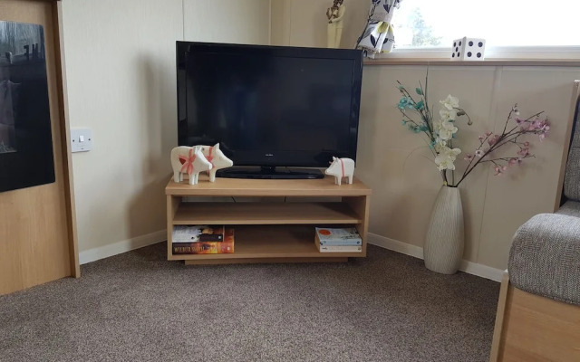 Pool-garden-2br-parking-wifi-sleeps6