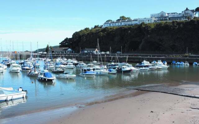 Pretty Holiday Home in Saundersfoot With Garden
