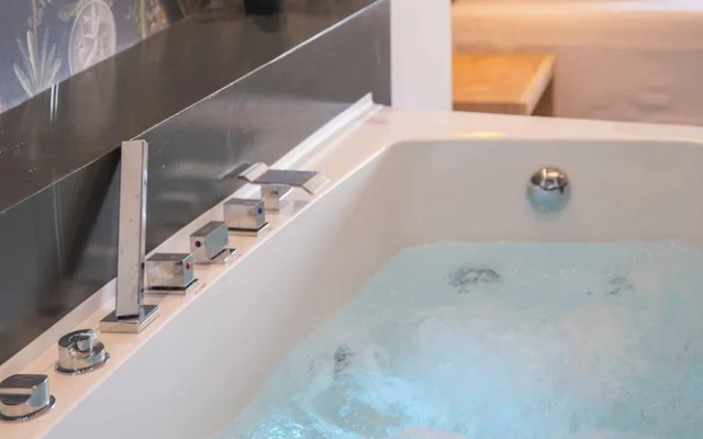 HOM54 Luxury Suites