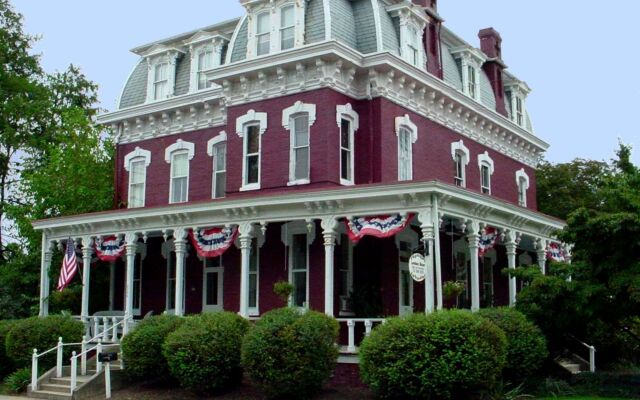 Lovelace Manor Bed & Breakfast