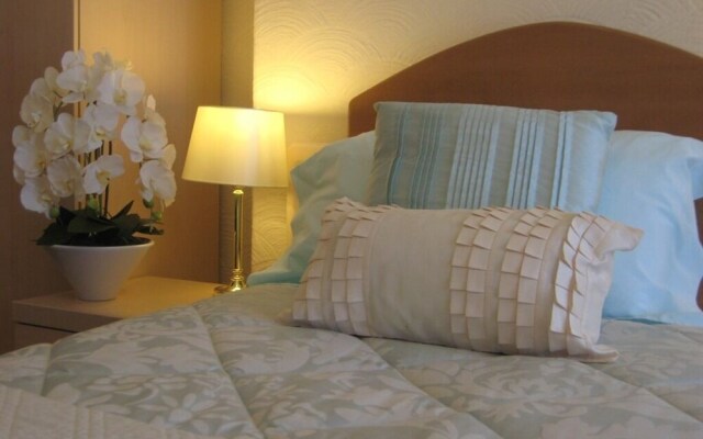 Cleve Court Hotel